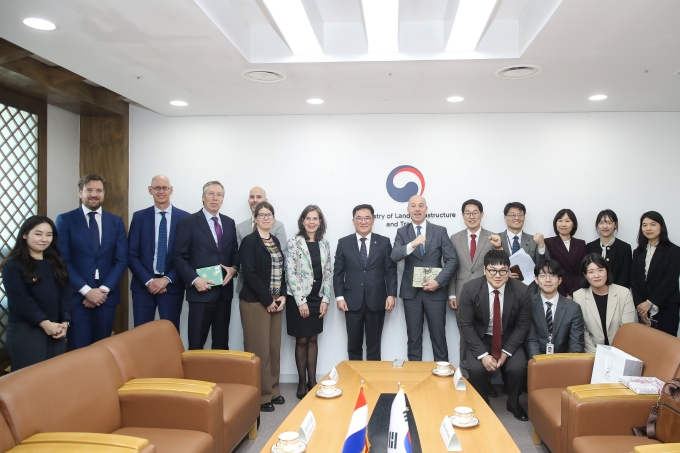 Strengthening Mobility Cooperation between Korea and the Netherlands 포토이미지