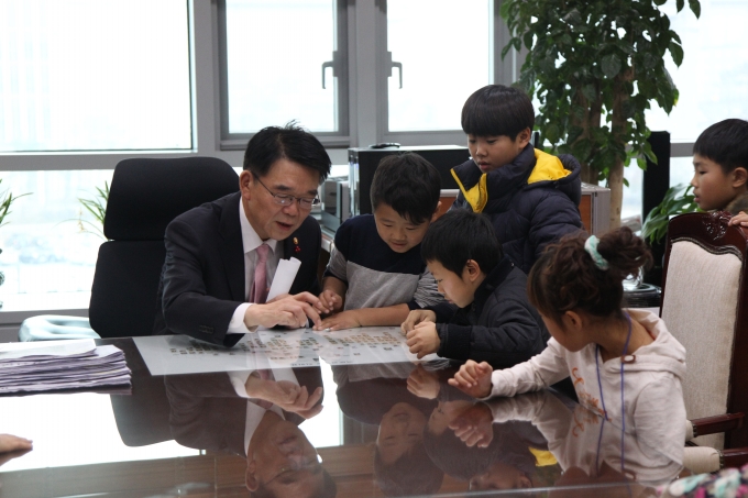 강호인 장관, 세종시 가족 어린이 초청 행사 열어 - 포토이미지