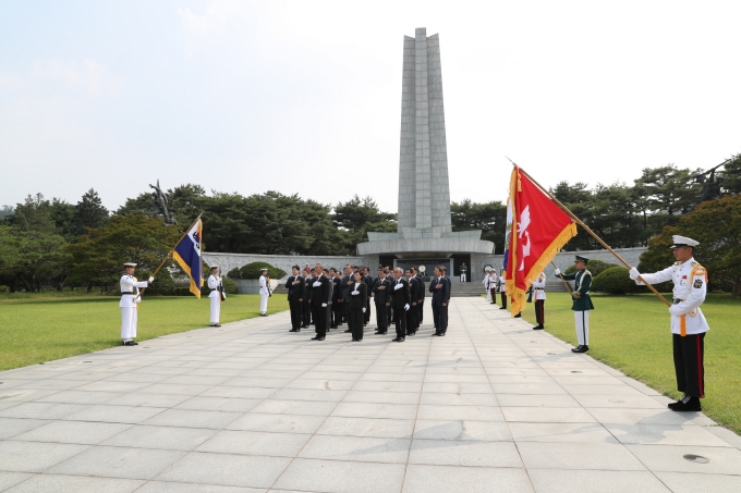 김현미장관, 국립서울현충원 참배 - 포토이미지