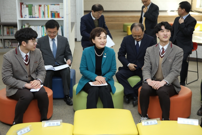 김현미장관, 해외건설 마이스터고 입학식 및 학생과의 대화 - 포토이미지