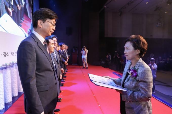 김현미 장관, “기계산업 혁신 키워드는 자율화·협력화” - 포토이미지
