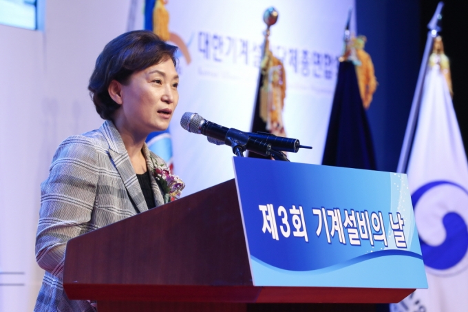 김현미 장관, “기계산업 혁신 키워드는 자율화·협력화” - 포토이미지