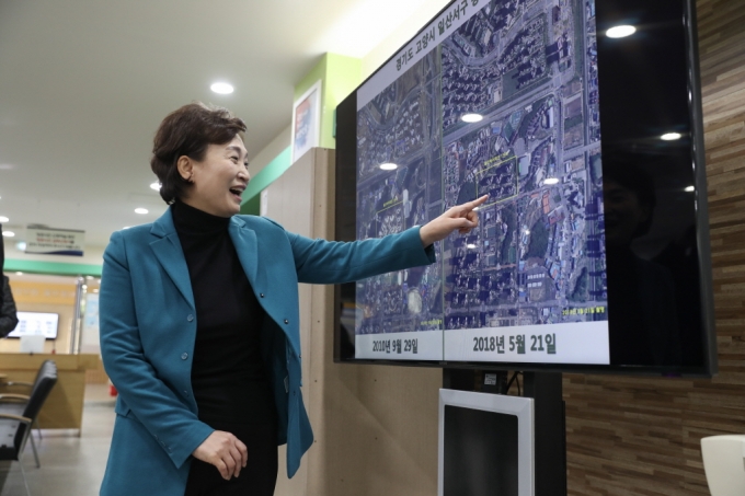 김현미 장관, 국토지리정보원, 호매실 지구 방문 - 포토이미지