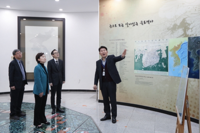 김현미 장관, 국토지리정보원, 호매실 지구 방문 - 포토이미지