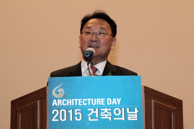 유일호 장관, 건축의 날 기념식 참석 - 포토이미지