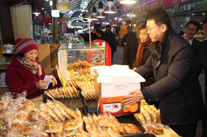 강호인 장관, 전통시장 및 지역아동센터 방문 - 포토이미지