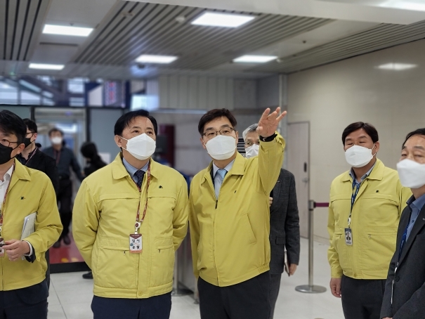 국토부 제2차관, 청주국제공항 점검 - 포토이미지