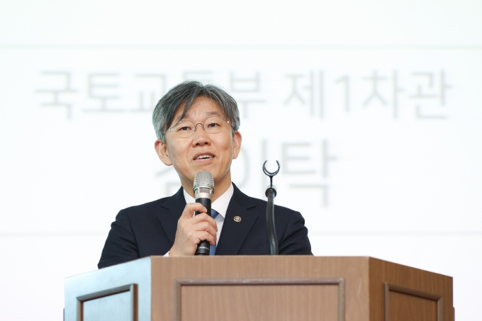 김이탁 제1차관, “세계 무대를 누비는 해외건설 전문 인재로 성장하길” - 포토이미지