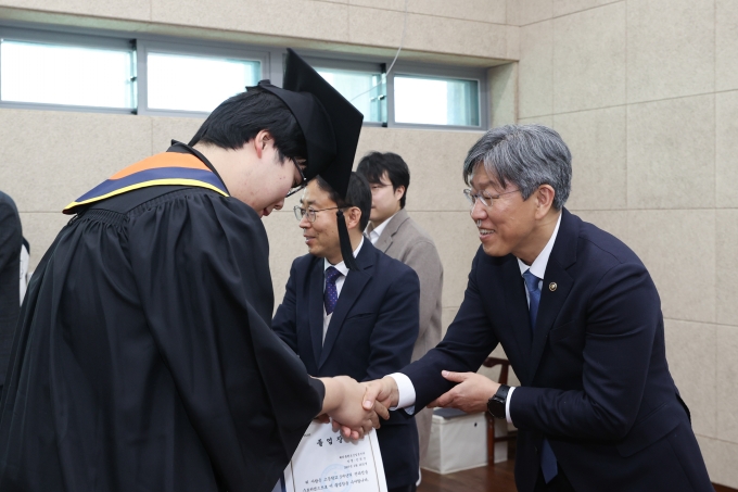 김이탁 제1차관, “세계 무대를 누비는 해외건설 전문 인재로 성장하길” - 포토이미지