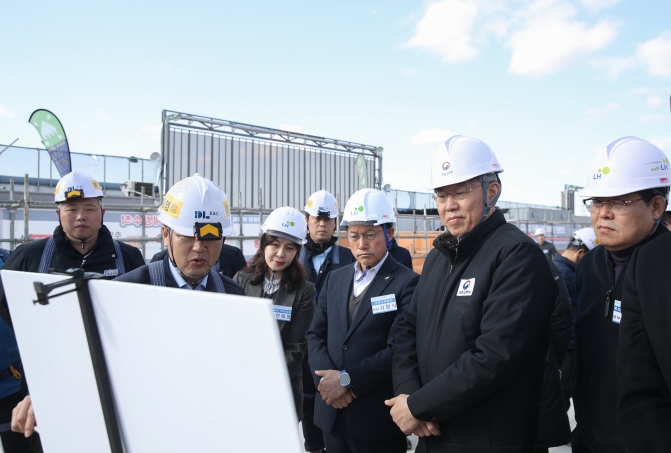 김이탁 1차관 “3기 신도시 첫 입주 입주민 불편없도록 차질없이 준비할 것” 강조 - 포토이미지