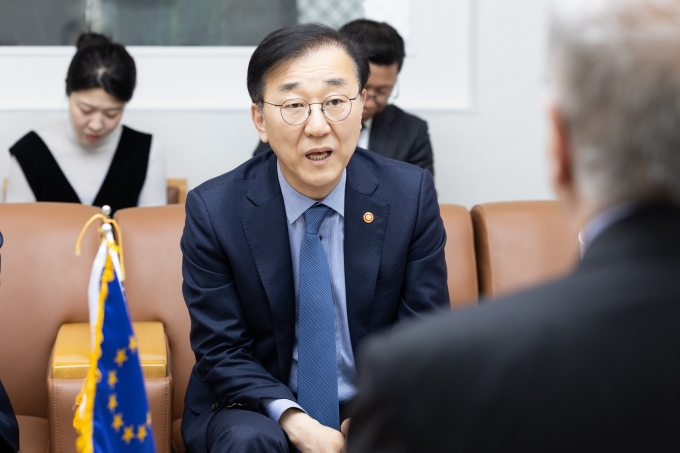 김윤덕 장관 “한-EU 친환경·지속가능 모빌리티 협력 강화” - 포토이미지