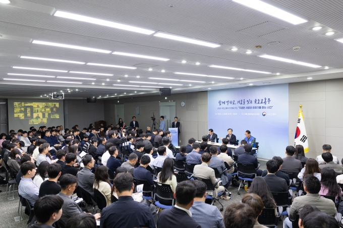 김윤덕 장관 국토교통부 조직문화 혁신을 위한 실무자와의 소통·경청의 자리 마련 - 포토이미지