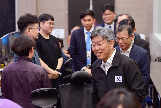 김이탁 제1차관, 국토위성 2호 발사 실황 점검 - 포토이미지