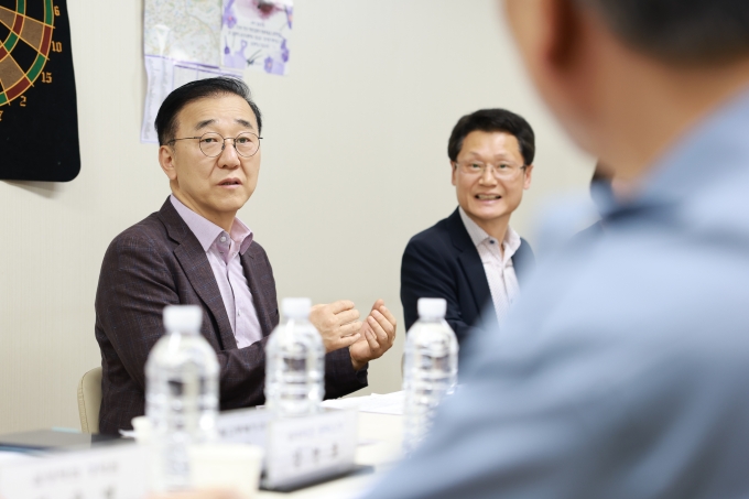김윤덕 장관 주차장 진출입 방해 관련 주차장법 개정 설명 및 주민의견 청취 - 포토이미지