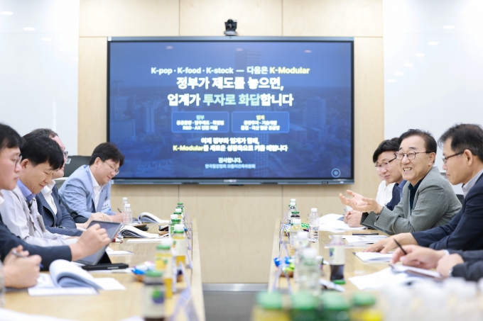 김윤덕 장관 모듈러 주택 제작 현장 방문 - 포토이미지