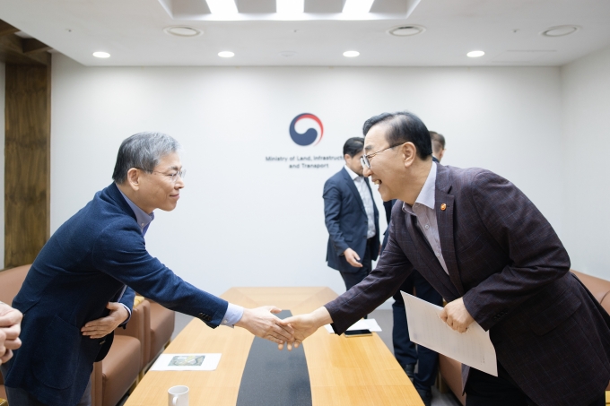 김윤덕 국토교통부 장관 전북 새만금 기업간담회 - 포토이미지