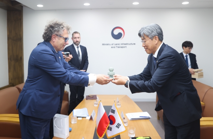 김이탁 제1차관 야첵 카르노브스키(Jacek_Karnowski) 폴란드 기금지역정책부 차관 면담 - 포토이미지