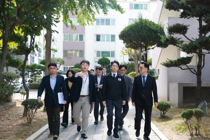 홍지선 장관 일산신도시 정비사업 추진현황 점검 - 포토이미지