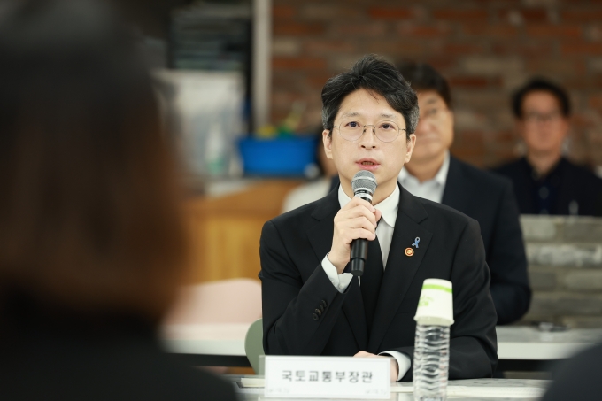 홍지선 장관, 12·29여객기 참사 희생자 추모 - 포토이미지